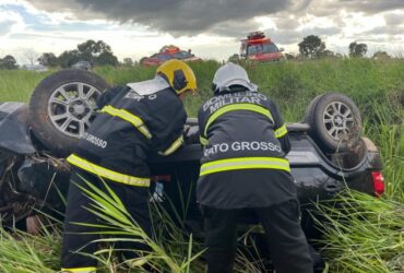 Corpo de Bombeiros Militar resgata vítima de acidente de carro em rodovia_660d093aa66cf.jpeg